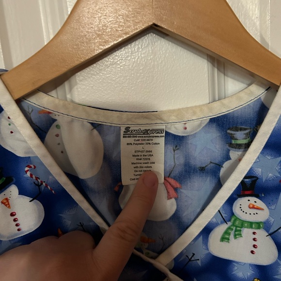 Two gently used women’s size large winter themed scrub tops - Picture 4 of 7